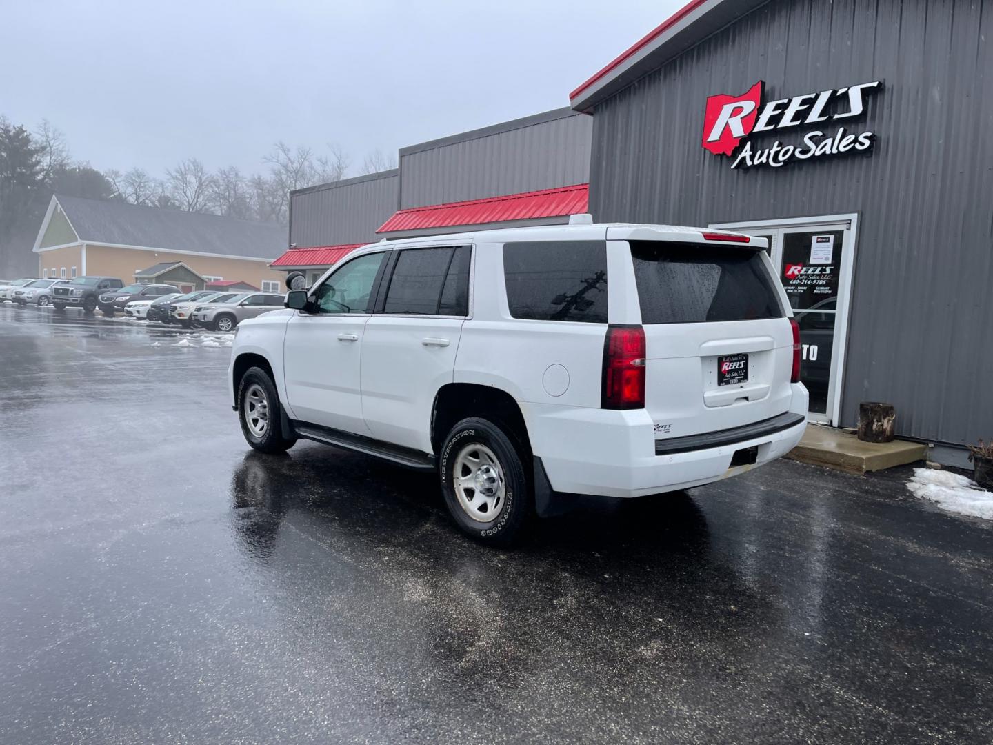 2016 White /Black Chevrolet Tahoe SSV 4WD (1GNSKFEC1GR) with an 5.3L V8 OHV 16V FFV engine, 6A transmission, located at 11115 Chardon Rd. , Chardon, OH, 44024, (440) 214-9705, 41.580246, -81.241943 - This 2016 Chevrolet Tahoe Special Service Vehicle (SSV) with 4WD is a robust and capable law enforcement vehicle featuring a 5.3-liter V8 engine paired with a 6-speed automatic transmission. It offers a two-speed transfer case to aid in both on-road performance and off-road capability. Its 3.08 axle - Photo#10